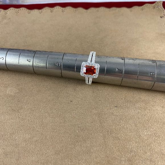 Fire Garnet & CZ Set in 925 Silver Modernist Ring - Picture 4 of 5